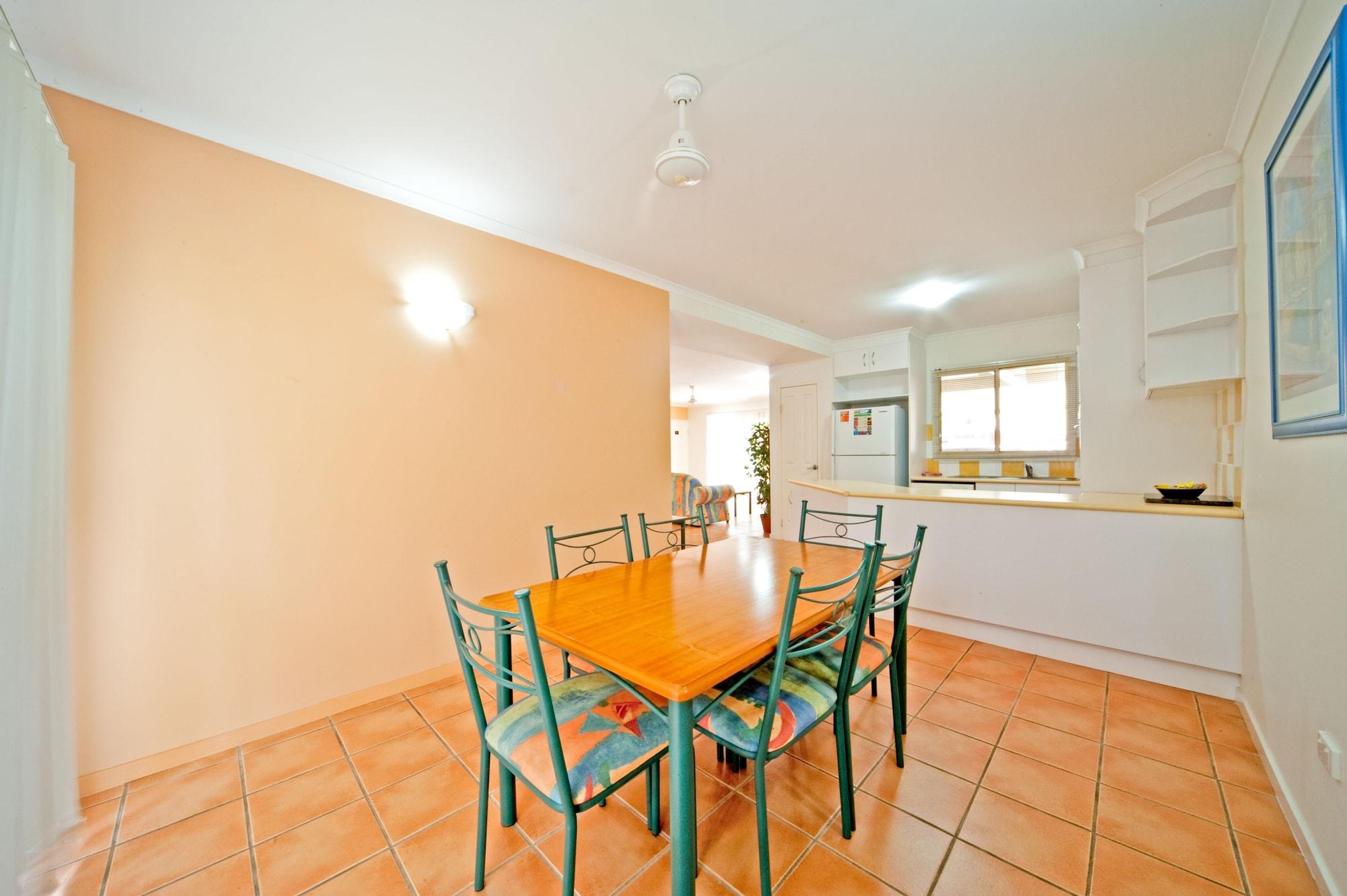 At Beach Court Holiday Villas Эйрли-Бич Экстерьер фото