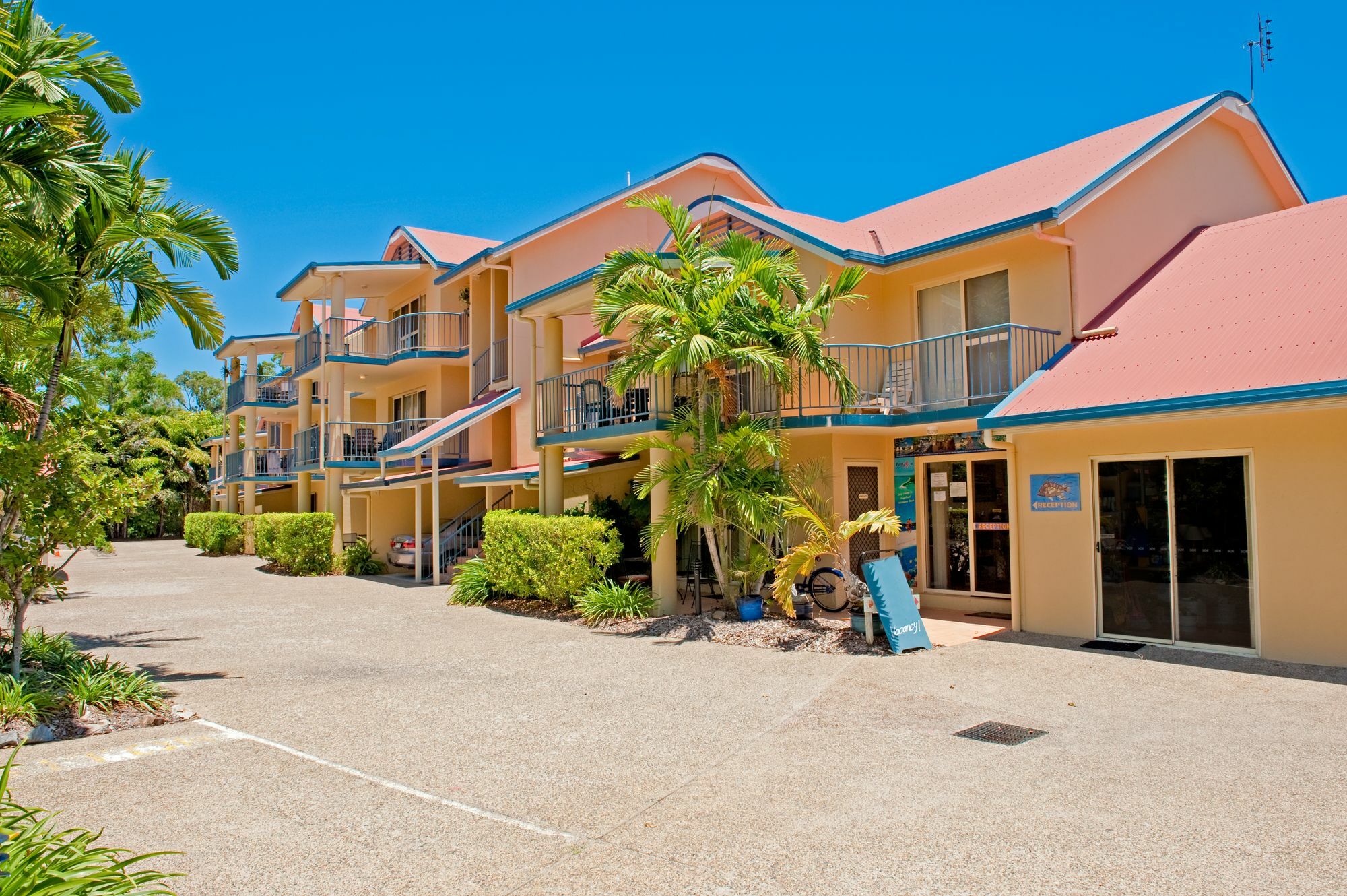 At Beach Court Holiday Villas Эйрли-Бич Экстерьер фото